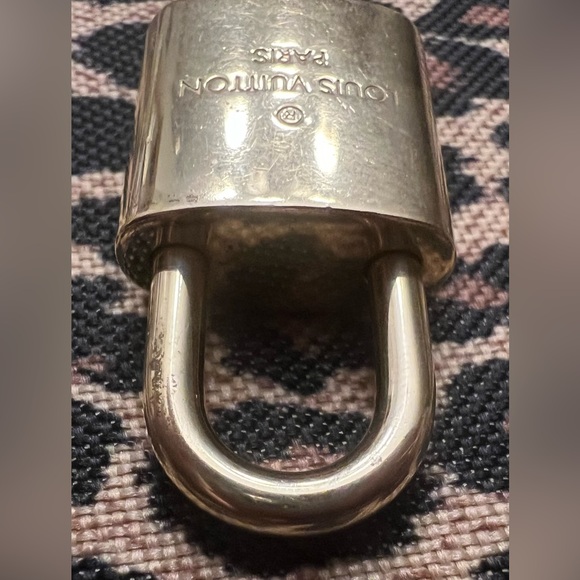 Authentic LV lock and key #452. Rare! - Picture 6 of 6